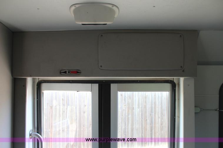 image for item J4388 2008 Ford Econoline E450 bus