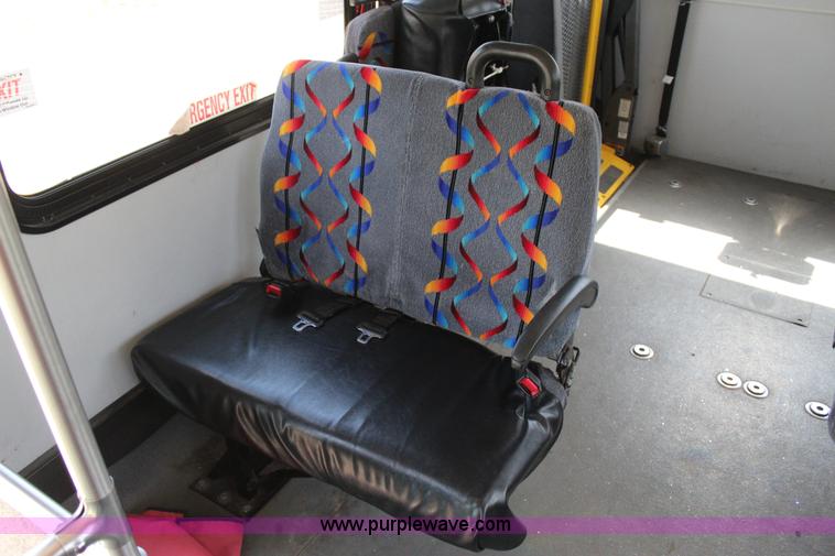 image for item J4388 2008 Ford Econoline E450 bus