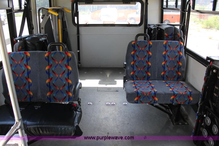 image for item J4388 2008 Ford Econoline E450 bus