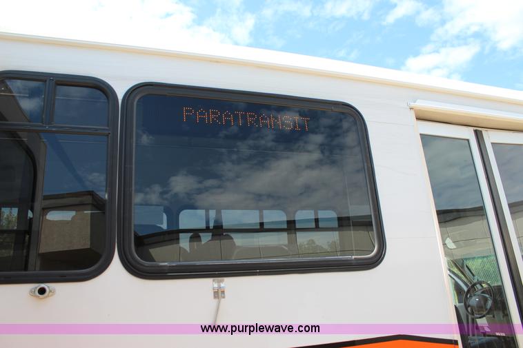 image for item J4388 2008 Ford Econoline E450 bus