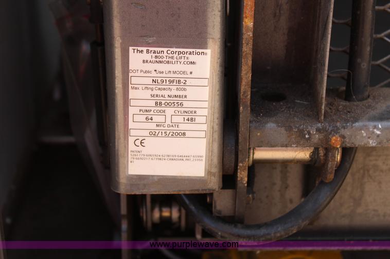 image for item J4388 2008 Ford Econoline E450 bus