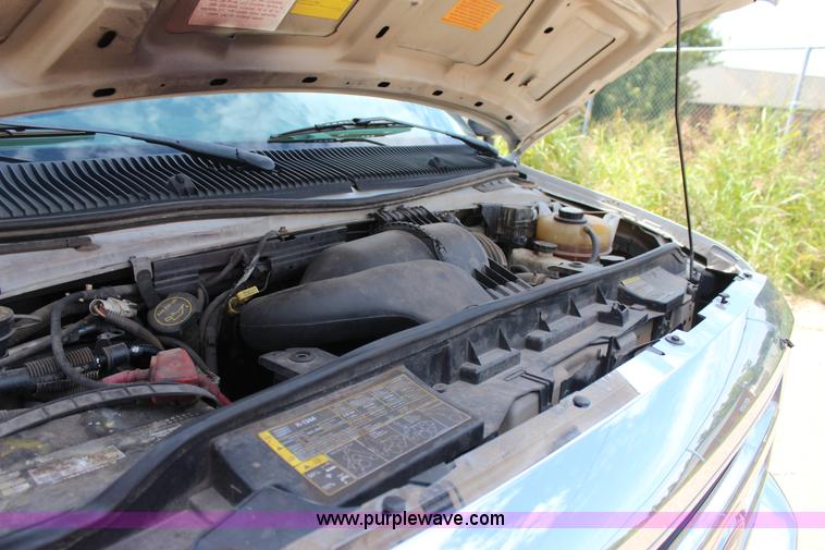 image for item J4388 2008 Ford Econoline E450 bus
