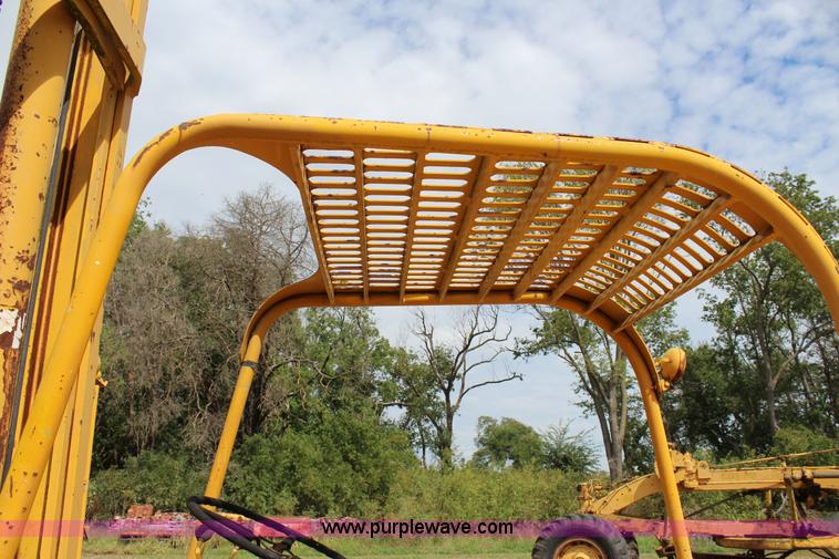 image for item J4393 1972 Hyster H150F rough terrain forklift