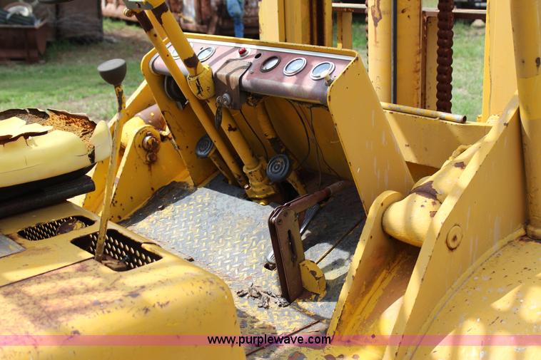 image for item J4393 1972 Hyster H150F rough terrain forklift