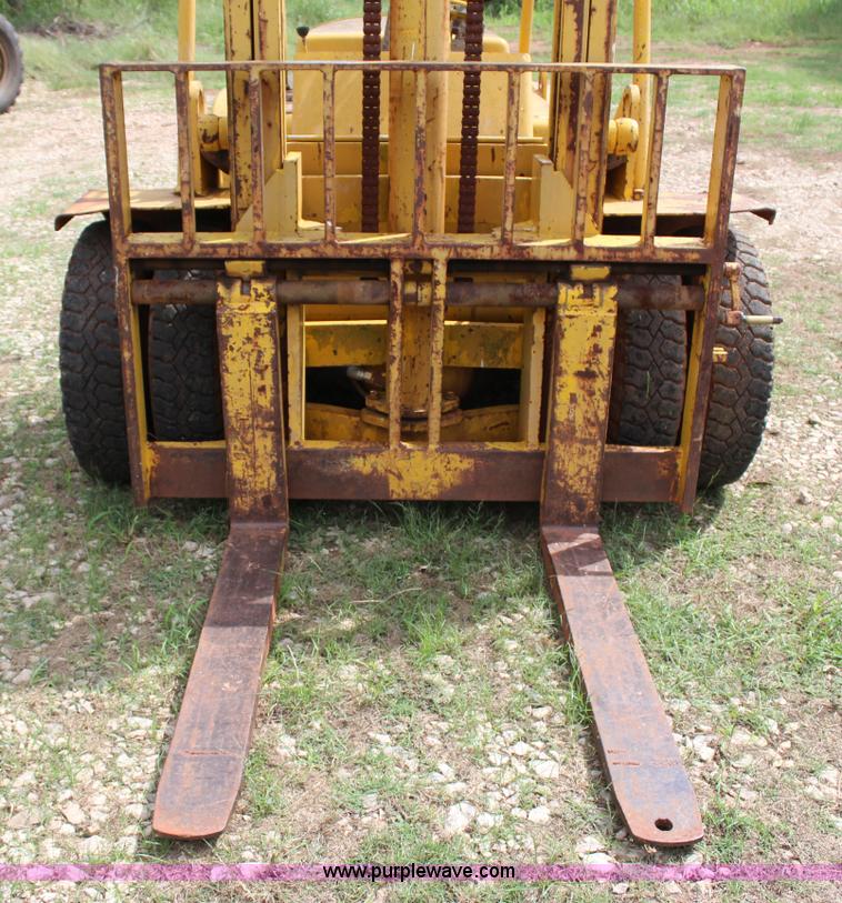 image for item J4393 1972 Hyster H150F rough terrain forklift