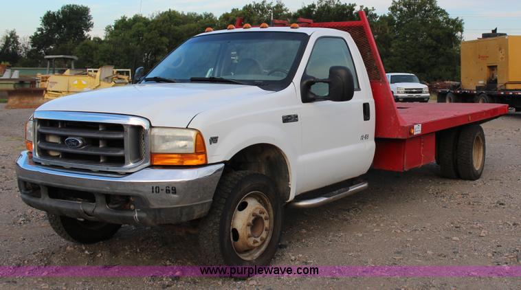 image for item J4396 2001 Ford F450 Super Duty flatbed truck