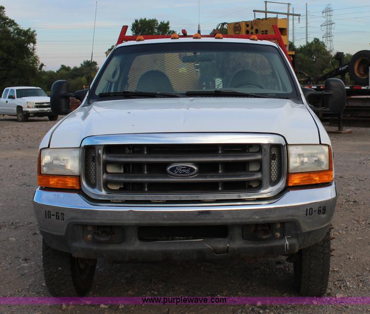 image for item J4396 2001 Ford F450 Super Duty flatbed truck