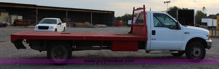 image for item J4396 2001 Ford F450 Super Duty flatbed truck