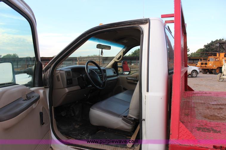 image for item J4396 2001 Ford F450 Super Duty flatbed truck