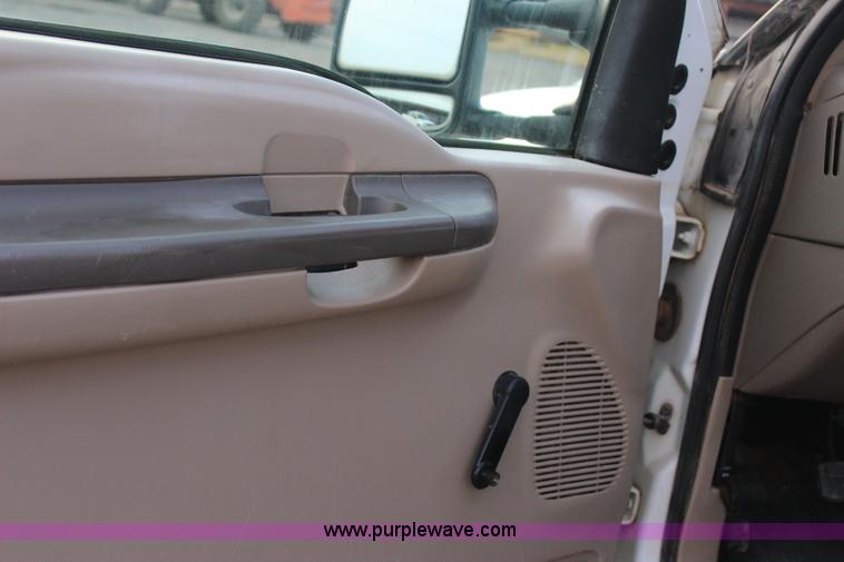 image for item J4396 2001 Ford F450 Super Duty flatbed truck