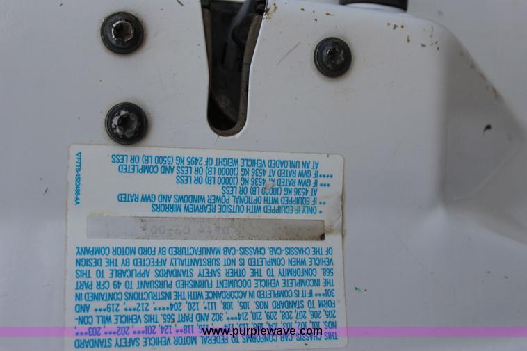 image for item J4396 2001 Ford F450 Super Duty flatbed truck