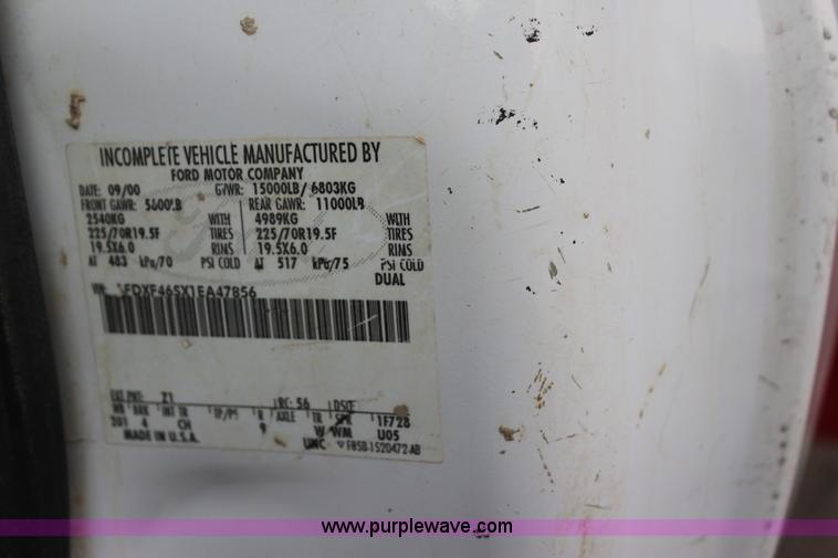 image for item J4396 2001 Ford F450 Super Duty flatbed truck