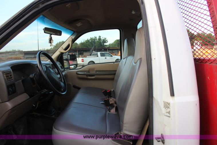 image for item J4396 2001 Ford F450 Super Duty flatbed truck