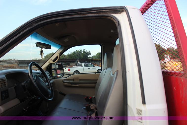 image for item J4396 2001 Ford F450 Super Duty flatbed truck