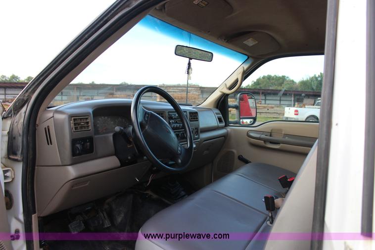 image for item J4396 2001 Ford F450 Super Duty flatbed truck