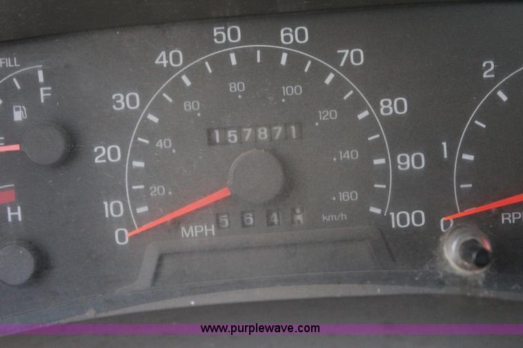 image for item J4396 2001 Ford F450 Super Duty flatbed truck