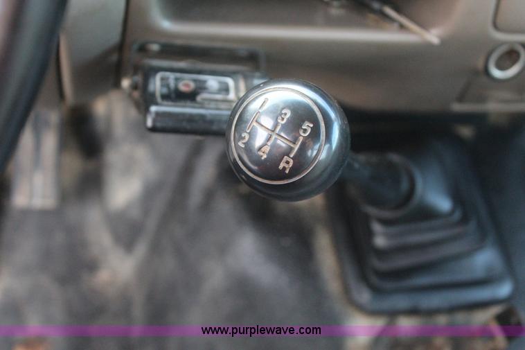 image for item J4396 2001 Ford F450 Super Duty flatbed truck