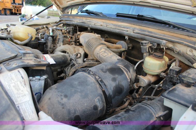 image for item J4396 2001 Ford F450 Super Duty flatbed truck