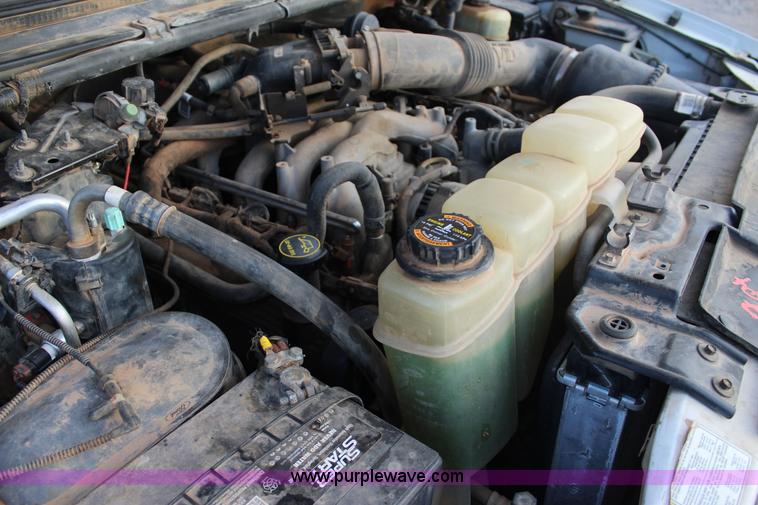 image for item J4396 2001 Ford F450 Super Duty flatbed truck