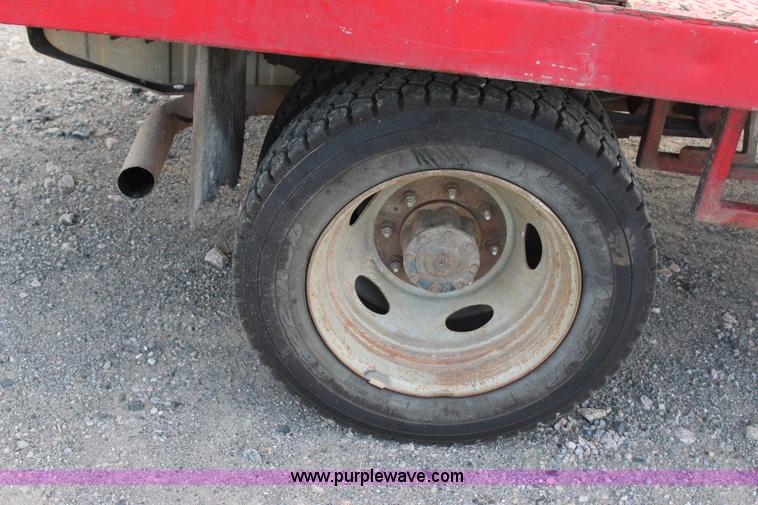 image for item J4396 2001 Ford F450 Super Duty flatbed truck