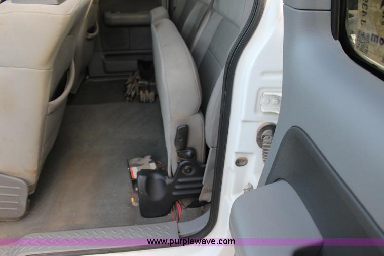 image for item J4397 2005 Ford F150 SuperCab pickup truck