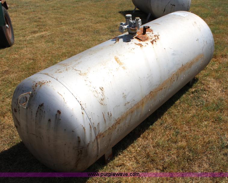 image for item J4407 250 gallon propane tank