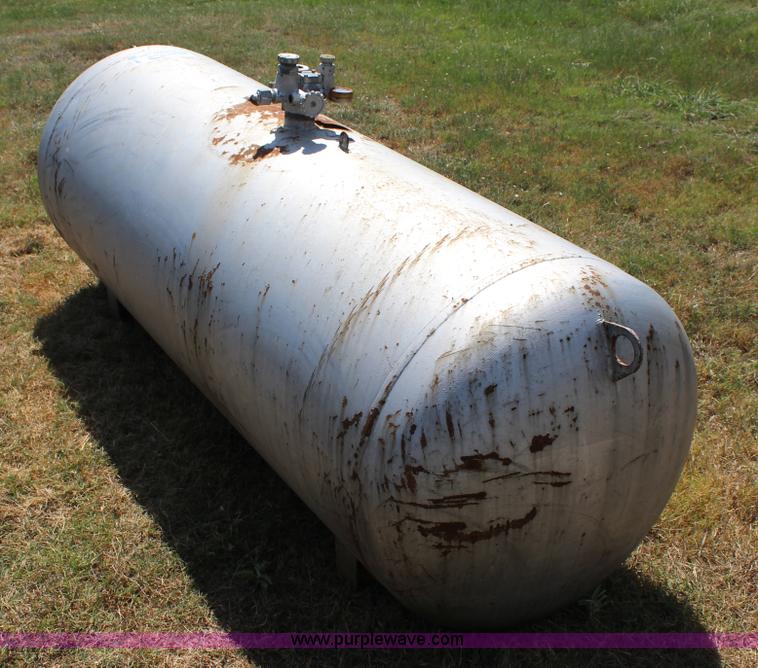 image for item J4407 250 gallon propane tank