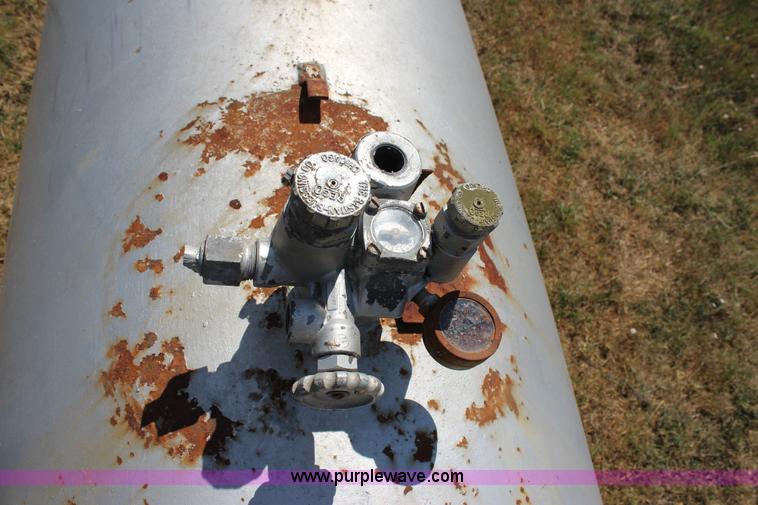 image for item J4407 250 gallon propane tank