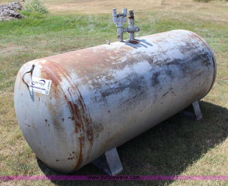 image for item J4408 500 gallon propane tank