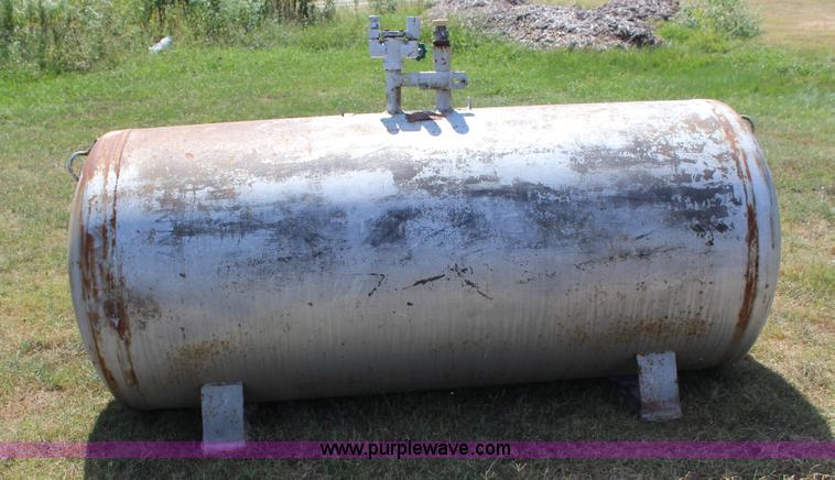 image for item J4408 500 gallon propane tank