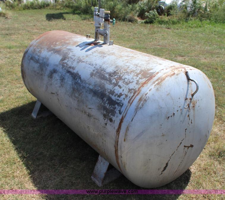 image for item J4408 500 gallon propane tank