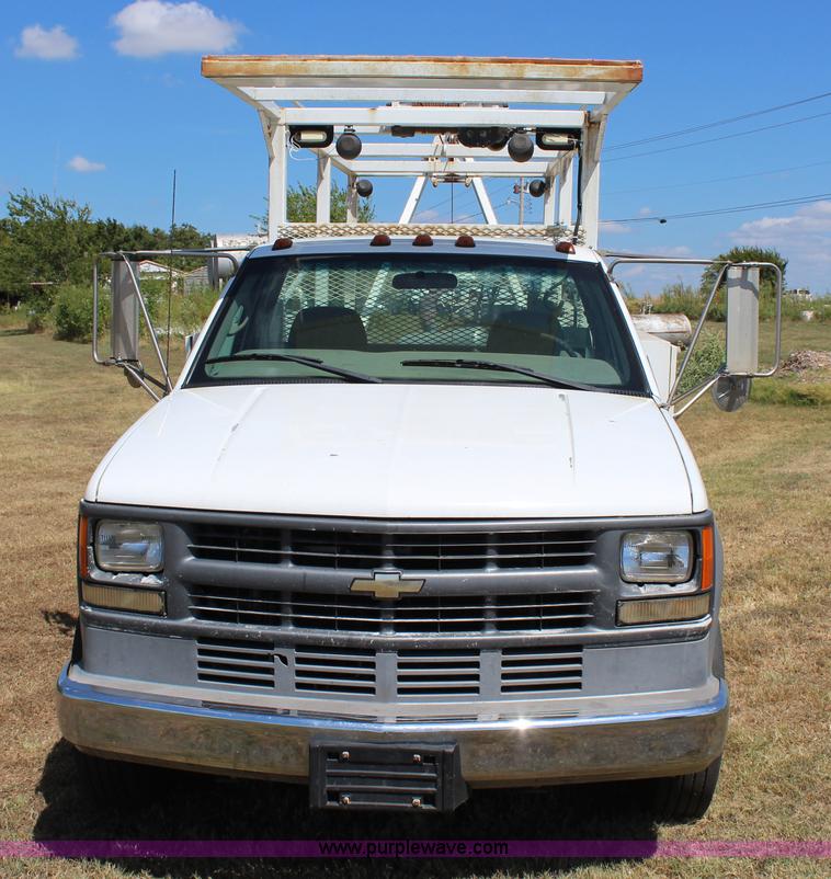 image for item J4410 2000 Chevrolet 3500HD propane tank hauler truck