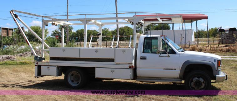 image for item J4410 2000 Chevrolet 3500HD propane tank hauler truck