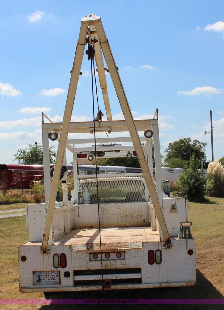 image for item J4410 2000 Chevrolet 3500HD propane tank hauler truck