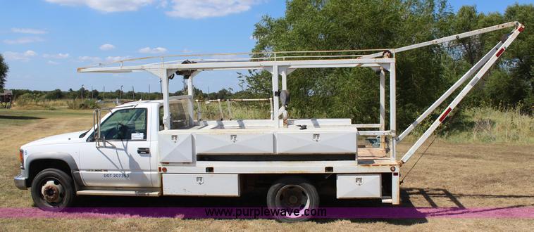 image for item J4410 2000 Chevrolet 3500HD propane tank hauler truck