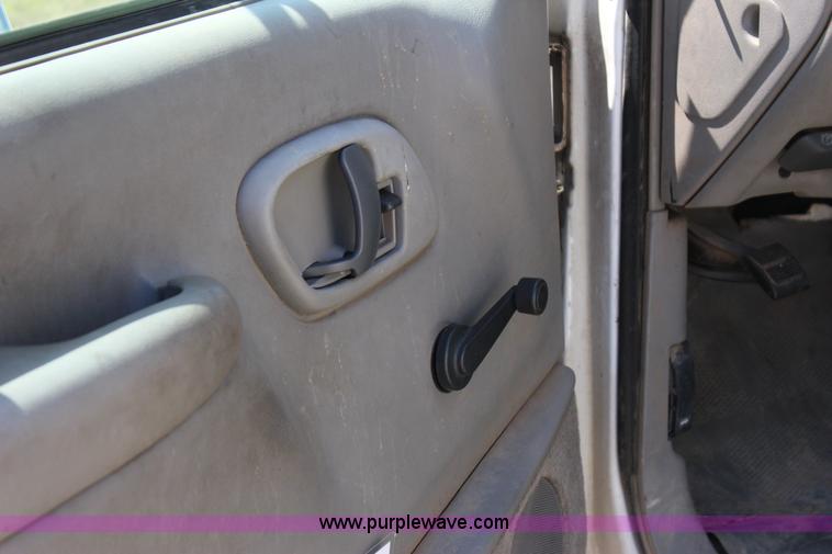 image for item J4410 2000 Chevrolet 3500HD propane tank hauler truck