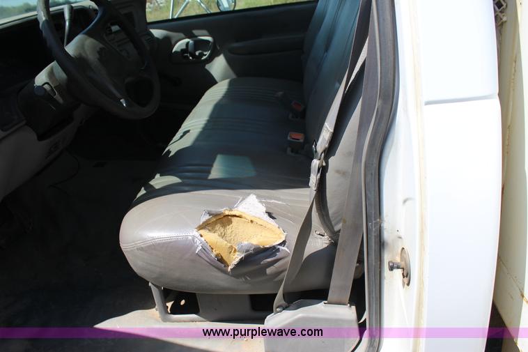 image for item J4410 2000 Chevrolet 3500HD propane tank hauler truck