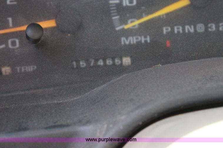 image for item J4410 2000 Chevrolet 3500HD propane tank hauler truck