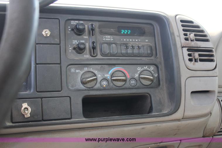 image for item J4410 2000 Chevrolet 3500HD propane tank hauler truck