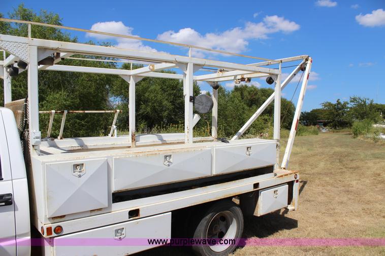 image for item J4410 2000 Chevrolet 3500HD propane tank hauler truck