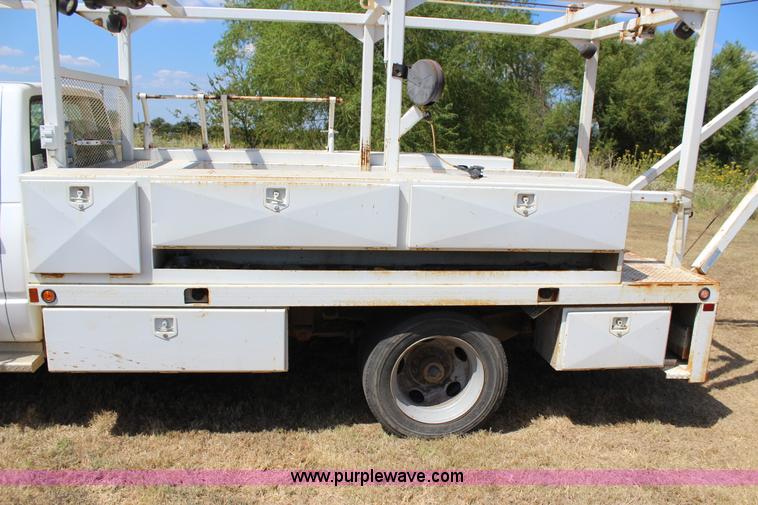 image for item J4410 2000 Chevrolet 3500HD propane tank hauler truck