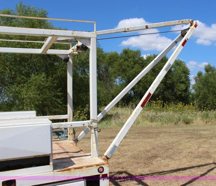 image for item J4410 2000 Chevrolet 3500HD propane tank hauler truck