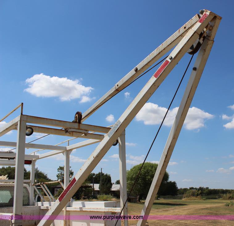 image for item J4410 2000 Chevrolet 3500HD propane tank hauler truck