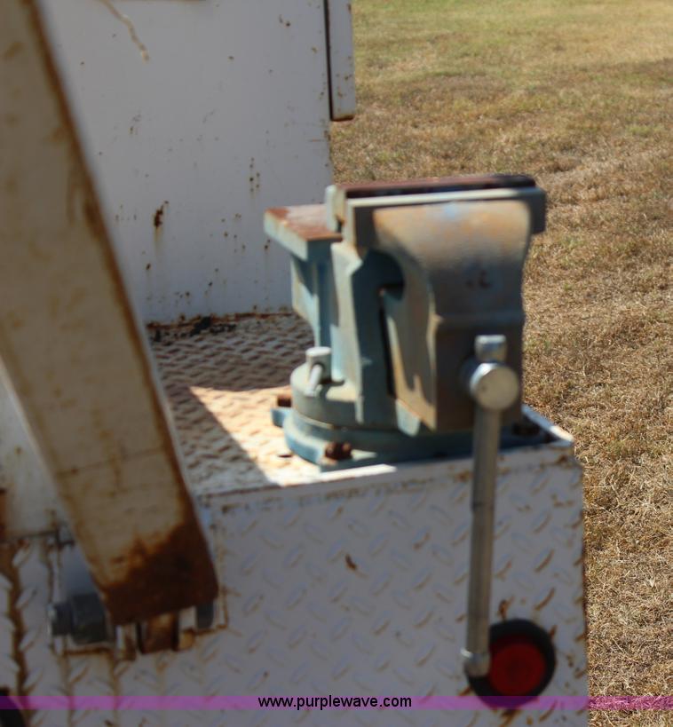 image for item J4410 2000 Chevrolet 3500HD propane tank hauler truck