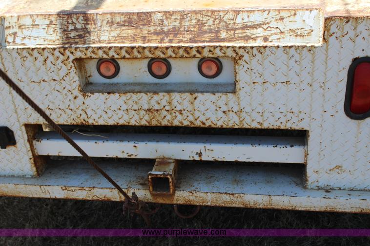 image for item J4410 2000 Chevrolet 3500HD propane tank hauler truck