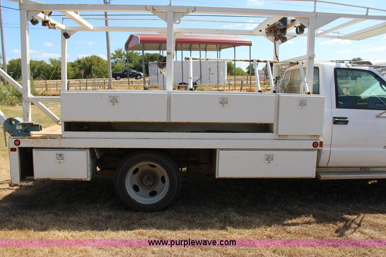 image for item J4410 2000 Chevrolet 3500HD propane tank hauler truck