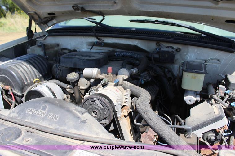 image for item J4410 2000 Chevrolet 3500HD propane tank hauler truck