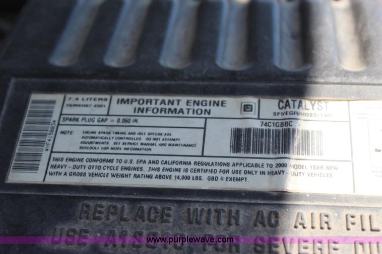 image for item J4410 2000 Chevrolet 3500HD propane tank hauler truck