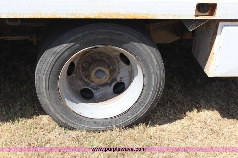 image for item J4410 2000 Chevrolet 3500HD propane tank hauler truck