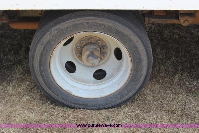 image for item J4410 2000 Chevrolet 3500HD propane tank hauler truck